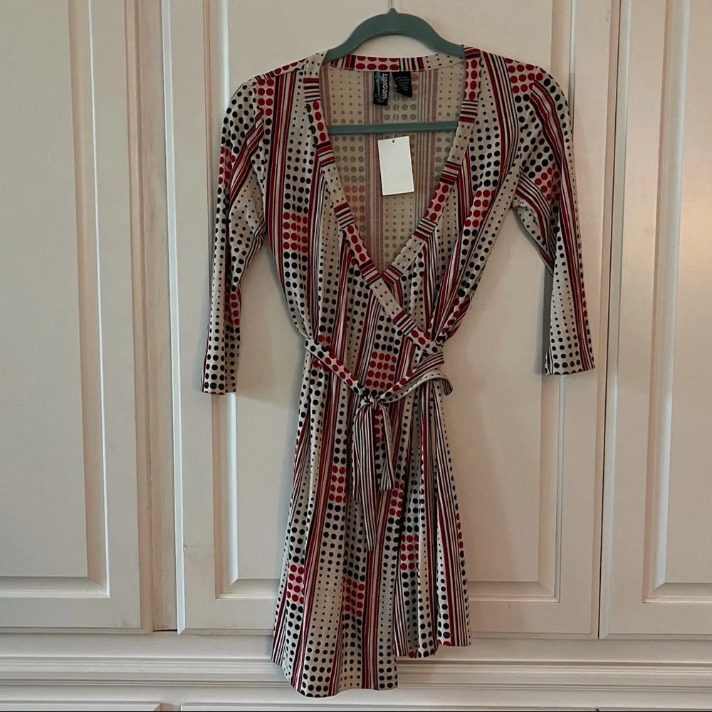 Wrap style dress in cream, with red and black pattern career office Size Small - Picture 6 of 10